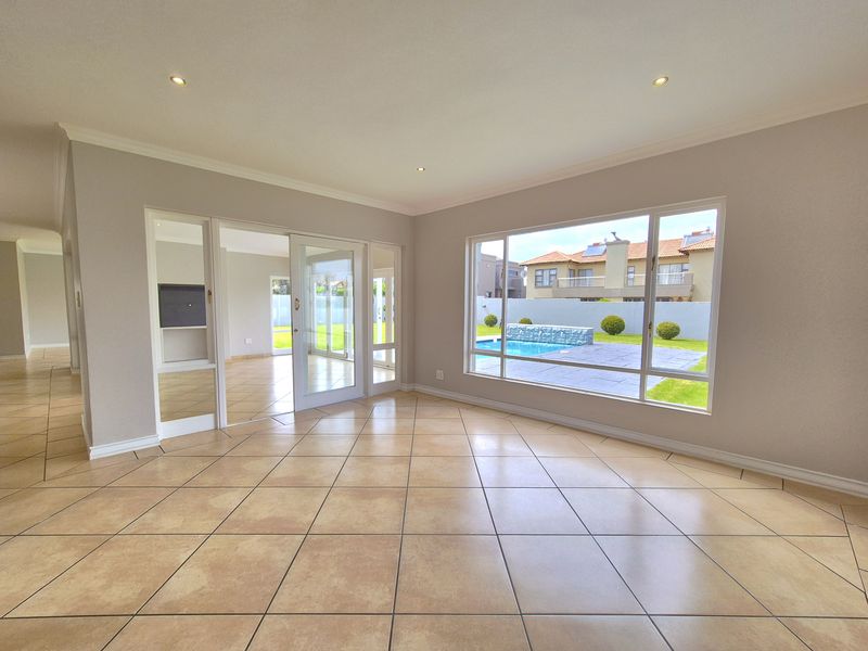 Prime Villa For Sale n Helderwyk Estate! - Photo 6