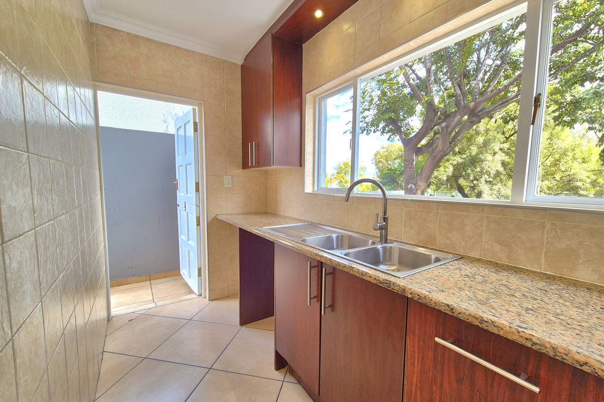 Prime Villa For Sale n Helderwyk Estate! - Photo 4