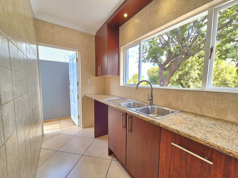 Prime Villa For Sale n Helderwyk Estate! - Photo 4