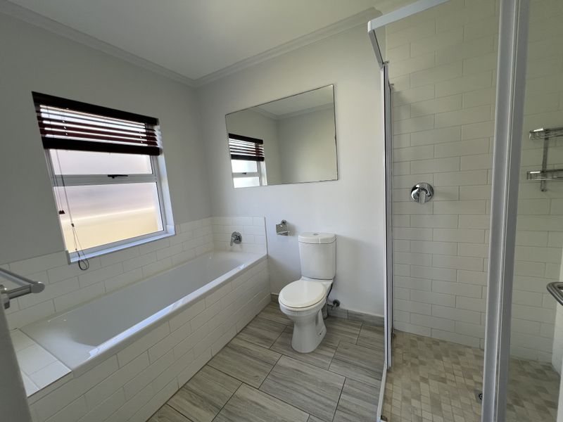 Luxurious Canal-Side Living in Marina Martinique - Photo 10