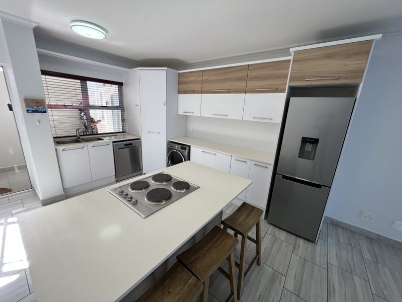 Luxurious Canal-Side Living in Marina Martinique - Photo 6