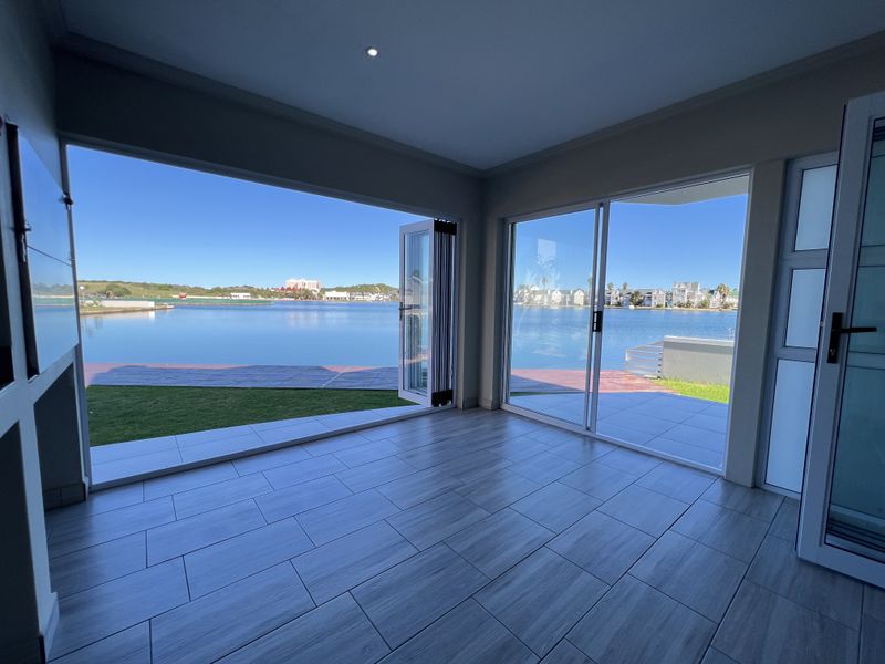 Luxurious Canal-Side Living in Marina Martinique - Photo 3