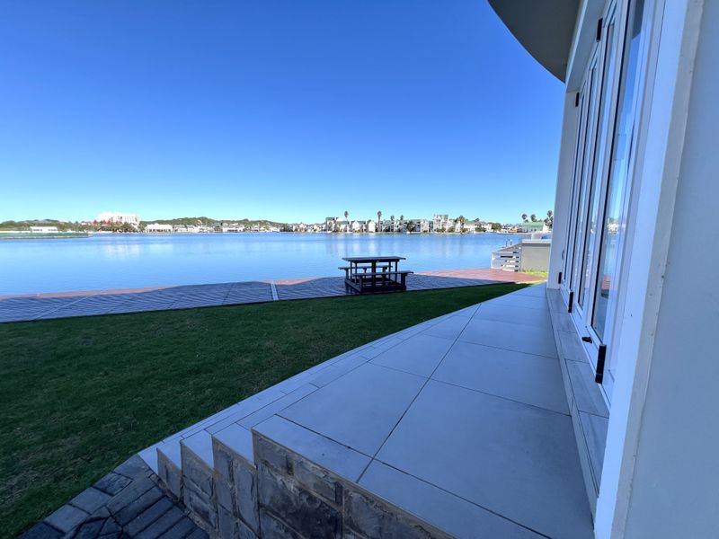 Luxurious Canal-Side Living in Marina Martinique - Photo 4