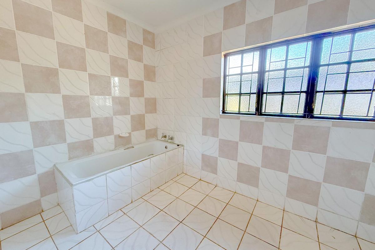 Bed & Breakfast Pending Sale In Empangeni - Photo 5