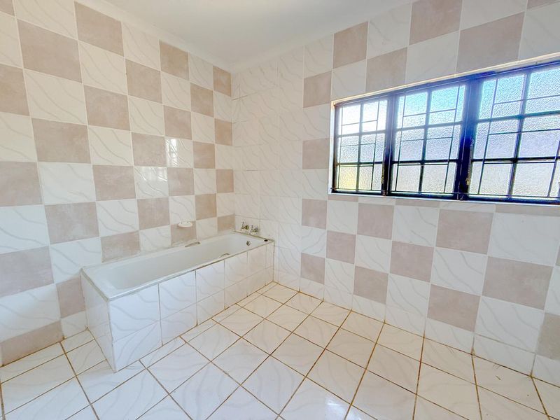 Bed & Breakfast Pending Sale In Empangeni - Photo 5