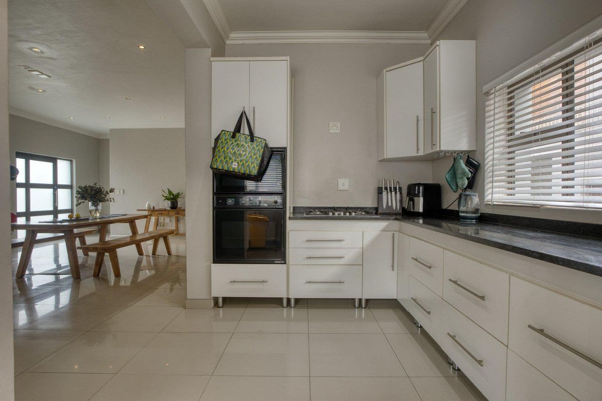 Spacious Freestanding home in Palm Lakes Ballito available to Rent. - Photo 5