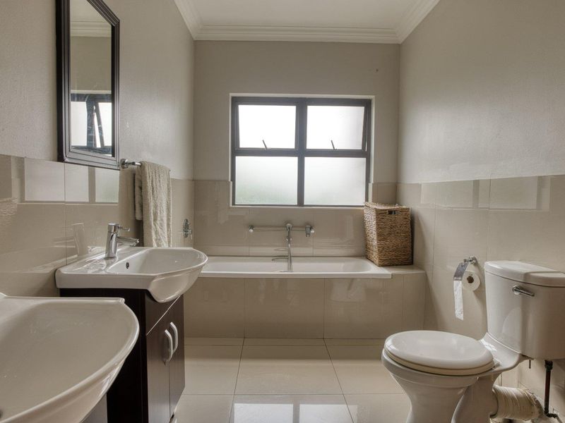 Spacious Freestanding home in Palm Lakes Ballito available to Rent. - Photo 10