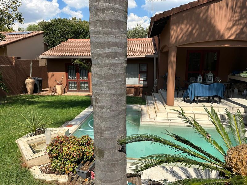 Step into comfort and style with this beautiful cluster home in the sought-after suburb of Craigavon - Photo 5