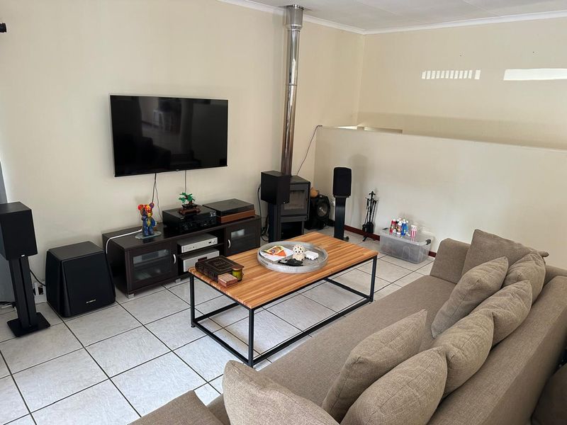 Step into comfort and style with this beautiful cluster home in the sought-after suburb of Craigavon - Photo 6