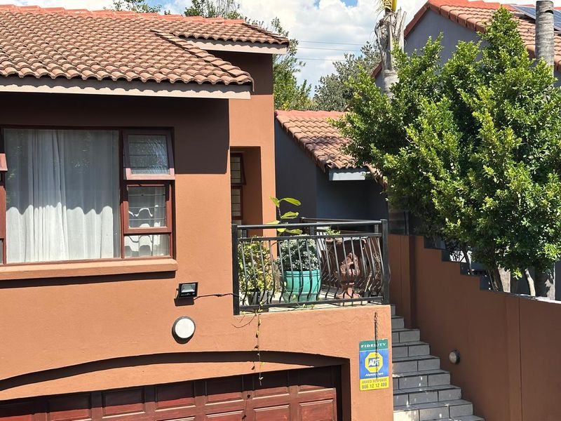 Step into comfort and style with this beautiful cluster home in the sought-after suburb of Craigavon - Photo 4