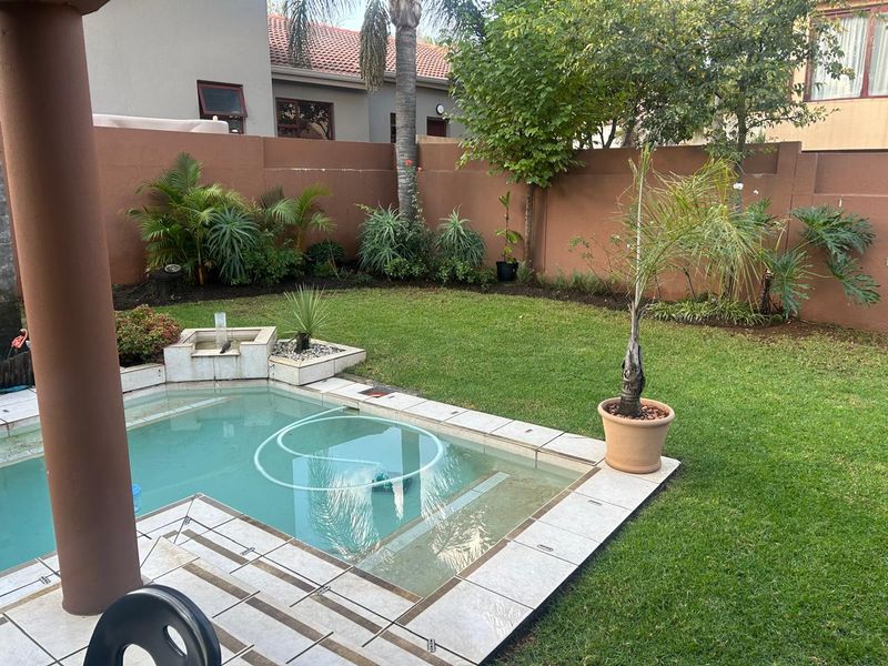 Step into comfort and style with this beautiful cluster home in the sought-after suburb of Craigavon - Photo 2