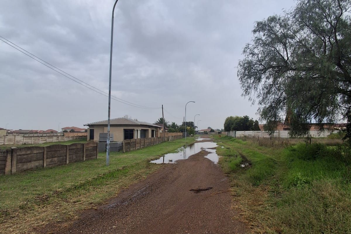 Smack in the middle of the growing Riversdale community in Meyerton. - Photo 3