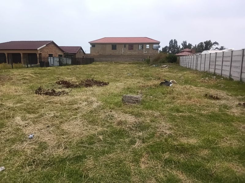 Smack in the middle of the growing Riversdale community in Meyerton. - Photo 2