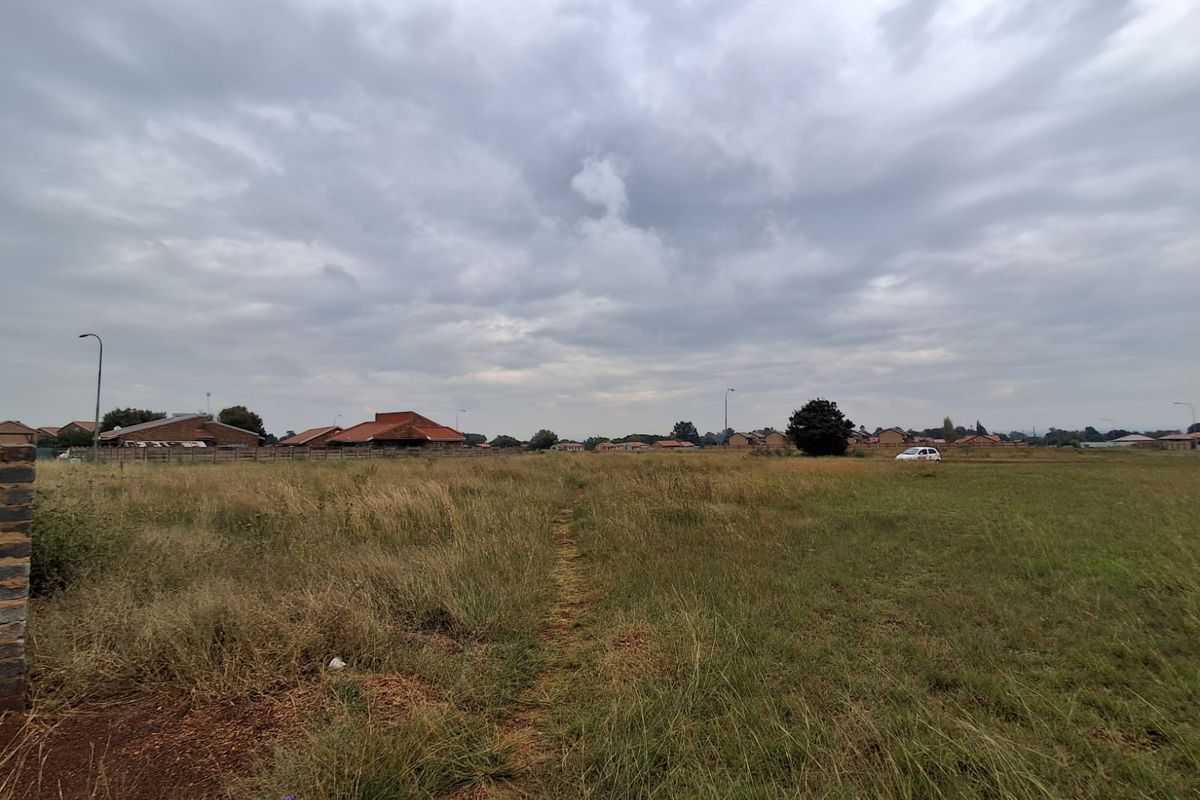 2400 square meters on a busy main road in Meyerton Riversdale. - Photo 2
