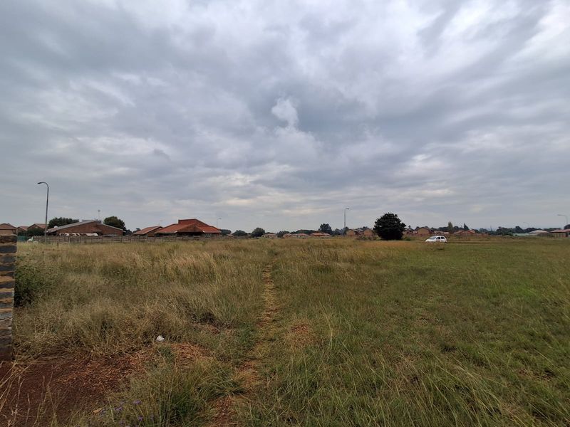 2400 square meters on a busy main road in Meyerton Riversdale. - Photo 2