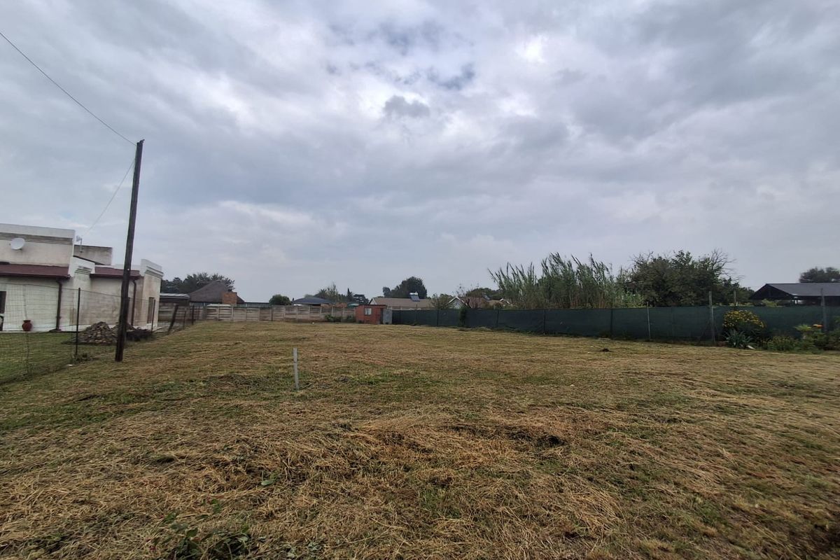 Build Your Dream Home in a Thriving Community . - Photo 3