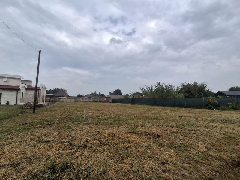 Build Your Dream Home in a Thriving Community . - Photo 3