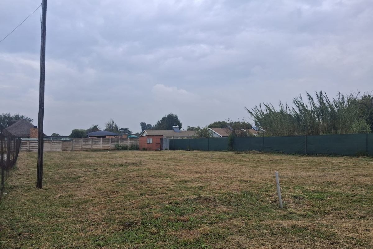 Build Your Dream Home in a Thriving Community . - Photo 2