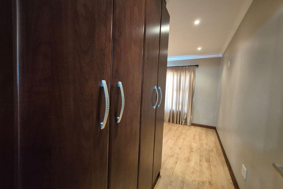 !RIVERFRONT PARADISE ESTATE! - Photo 4