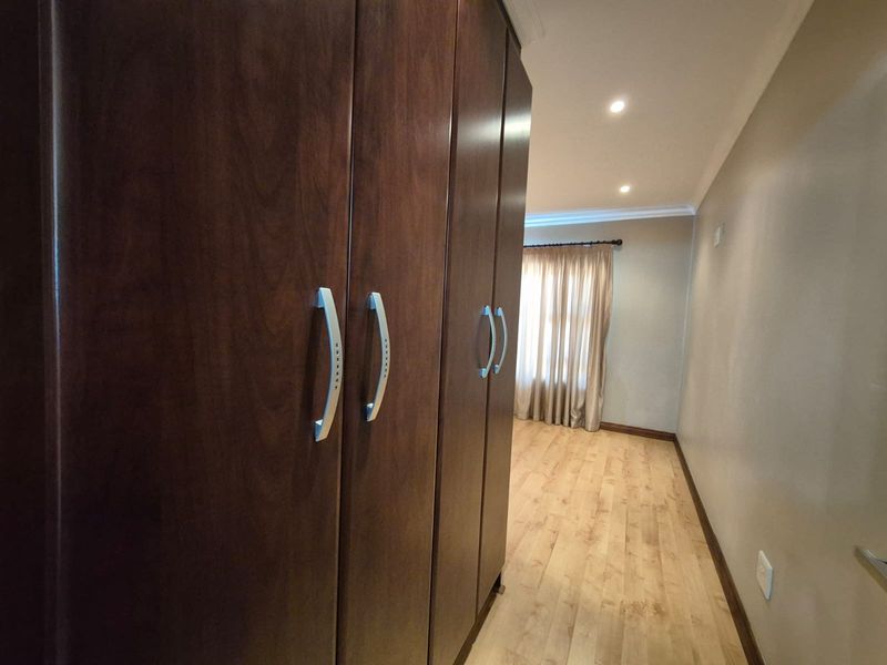 !RIVERFRONT PARADISE ESTATE! - Photo 4