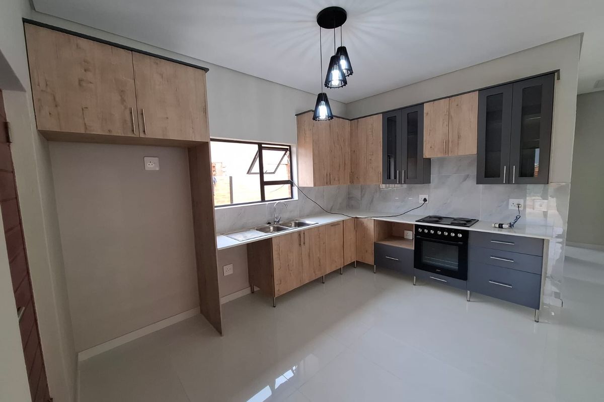 Contemporary Full Title Home Annlin - Photo 5