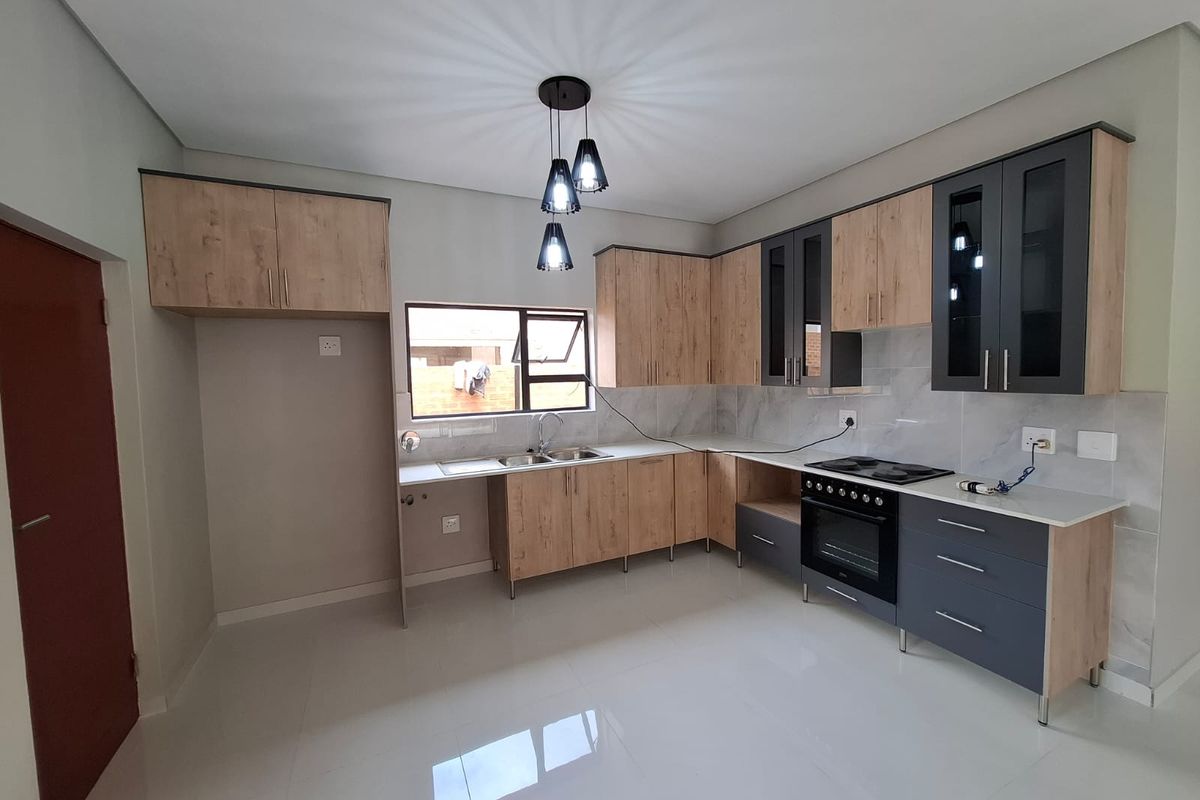 Contemporary Full Title Home Annlin - Photo 3