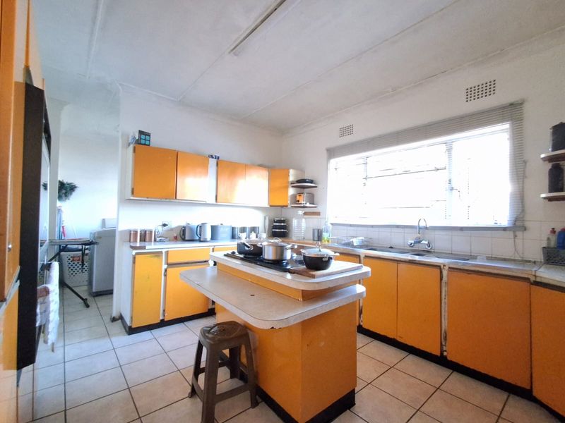 This property combines comfort and functionality with ample space indoors and outdoors. - Photo 6