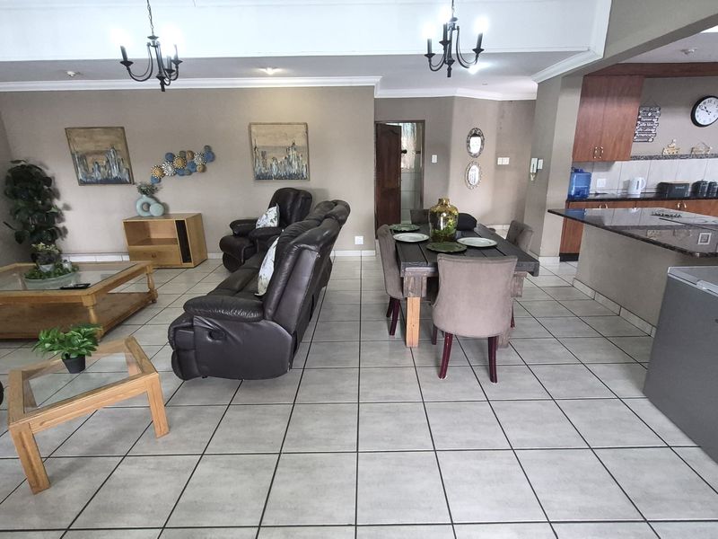 Stunning family home for sale in die Heuwel proper. - Photo 10