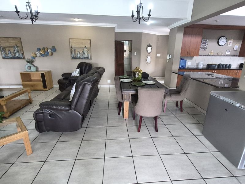 Stunning family home for sale in die Heuwel proper. - Photo 9