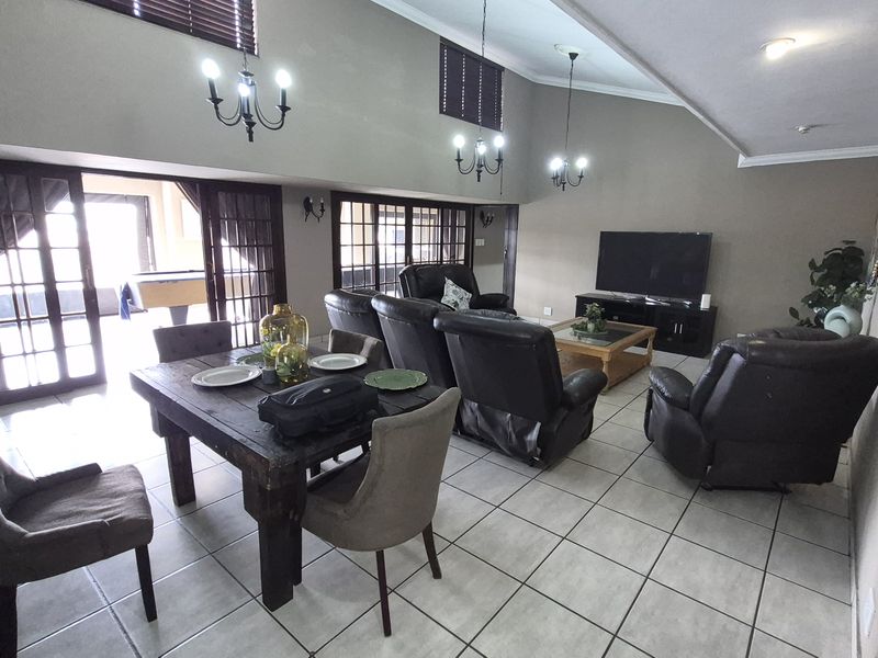 Stunning family home for sale in die Heuwel proper. - Photo 7