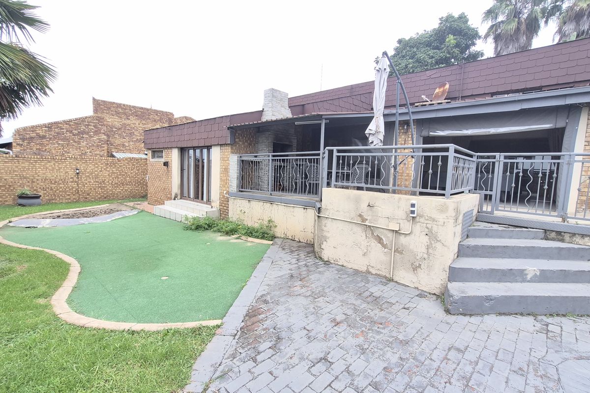 Stunning family home for sale in die Heuwel proper. - Photo 4