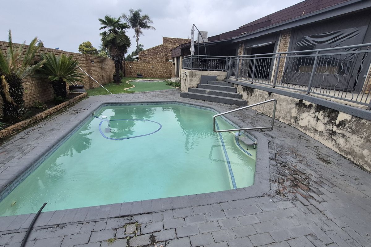 Stunning family home for sale in die Heuwel proper. - Photo 3