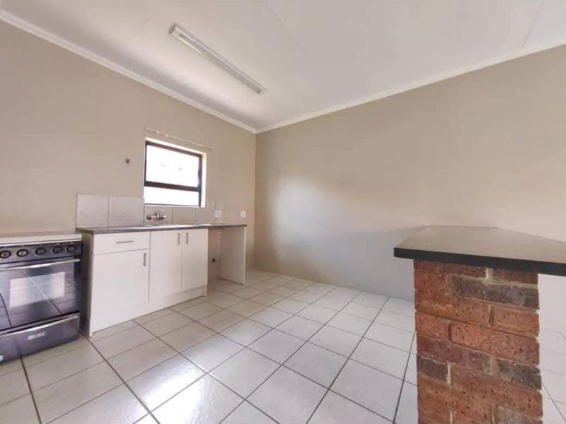 2-Bedroom Apartment in Secure Complex - Photo 3