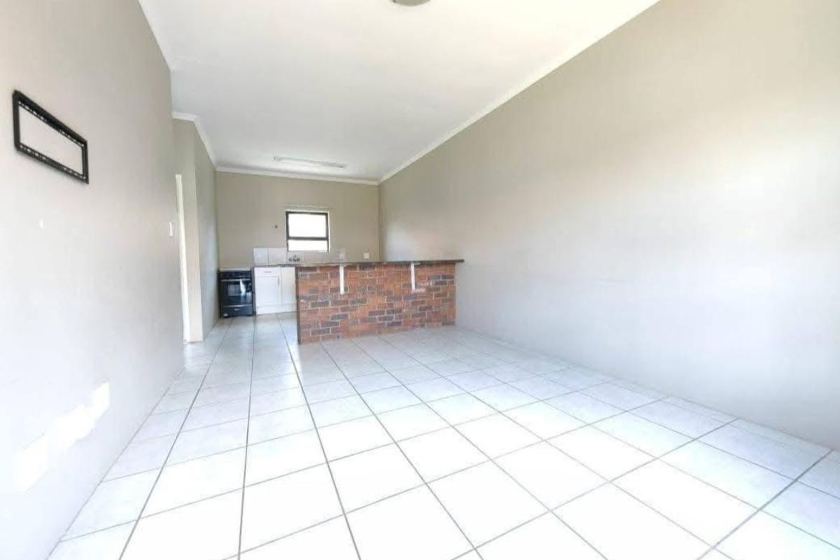 2-Bedroom Apartment in Secure Complex - Photo 2