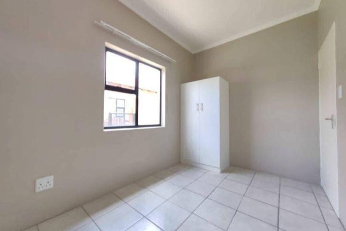 2-Bedroom Apartment in Secure Complex - Photo 4