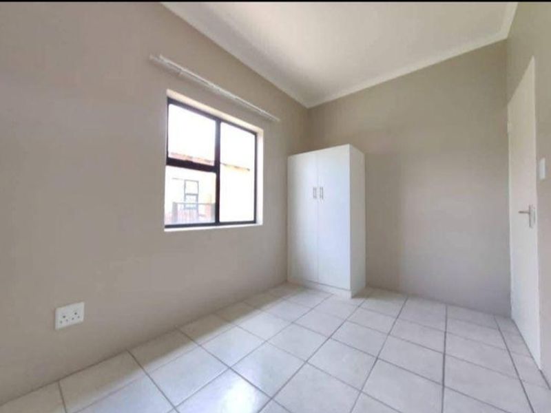 2-Bedroom Apartment in Secure Complex - Photo 4