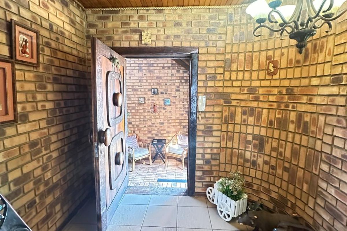 *Stunning Family Home with Exceptional Features* - Photo 5