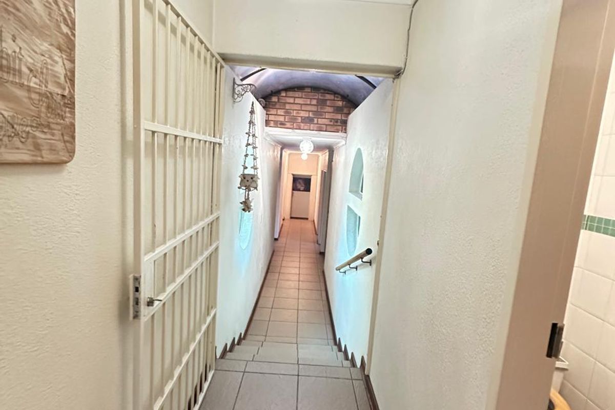 *Stunning Family Home with Exceptional Features* - Photo 2