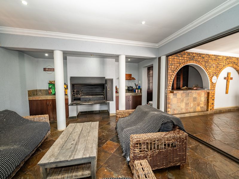 Spacious Family Home with Private Flat & Ultimate Entertainment Features - Photo 2