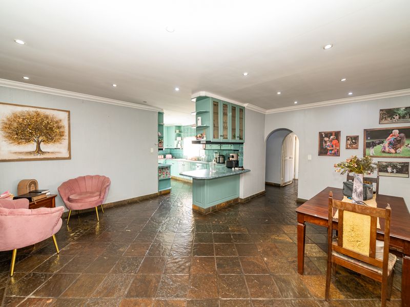 Spacious Family Home with Private Flat & Ultimate Entertainment Features - Photo 4