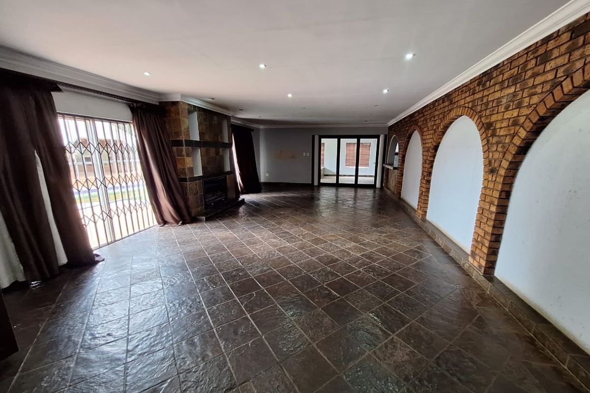 Spacious Family Home with Private Flat & Ultimate Entertainment Features - Photo 5