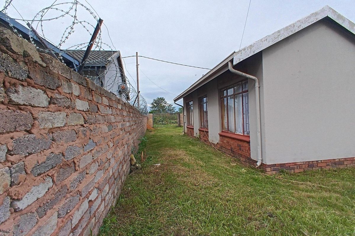 3-Bedroom Home with Spacious Yard and Future Investment Potential - Photo 2