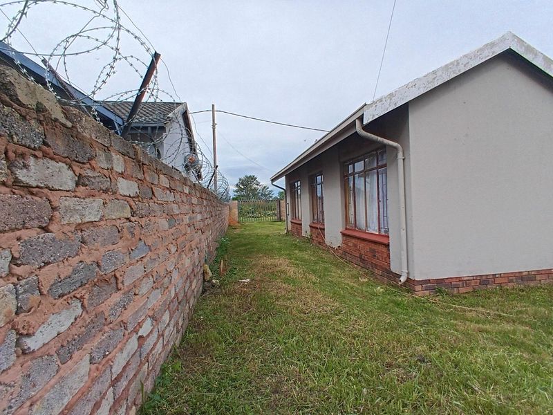 3-Bedroom Home with Spacious Yard and Future Investment Potential - Photo 2