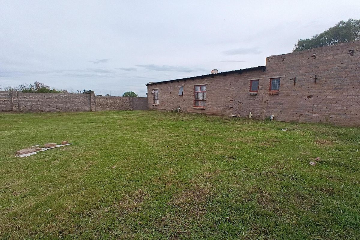 3-Bedroom Home with Spacious Yard and Future Investment Potential - Photo 3