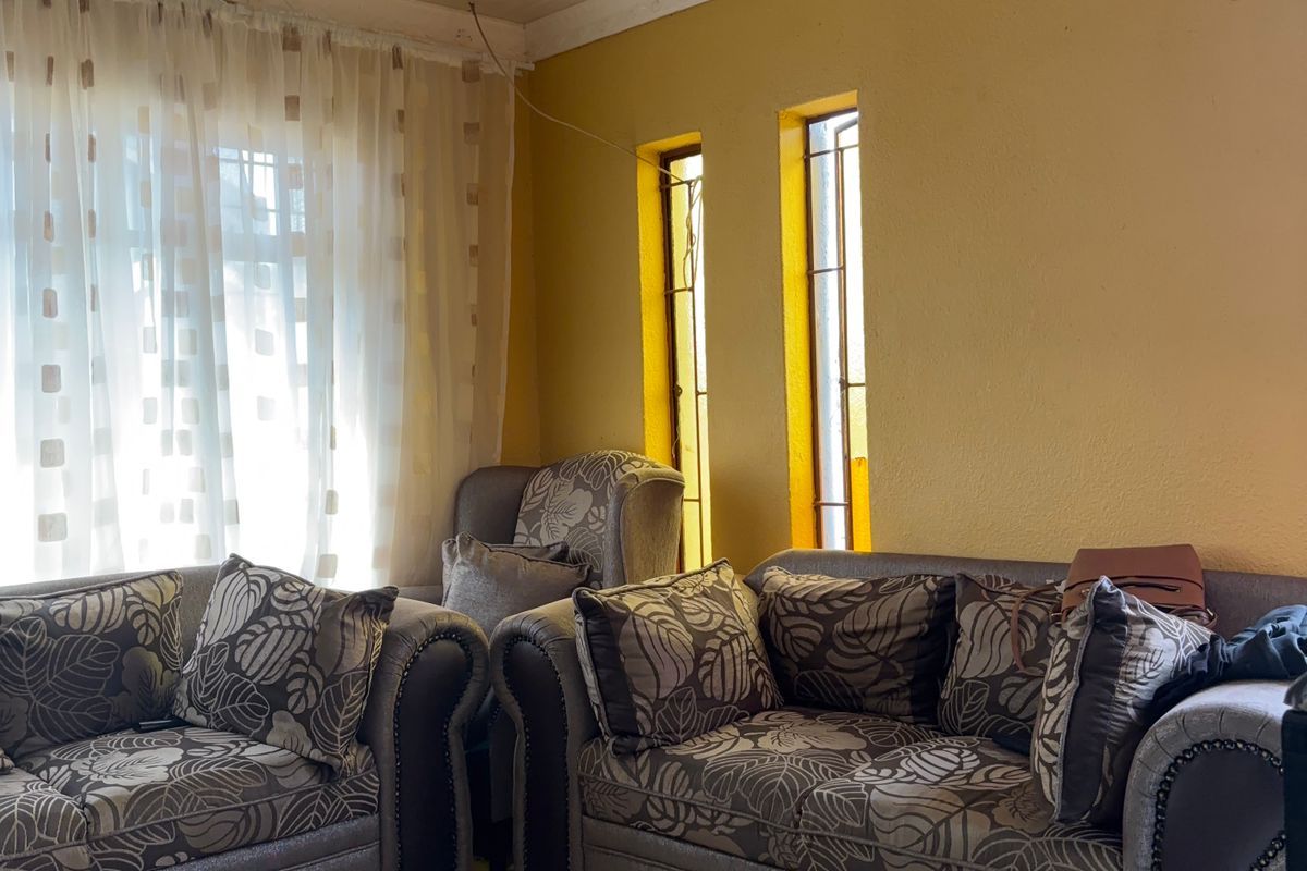 3-Bedroom Home with Spacious Yard and Future Investment Potential - Photo 5