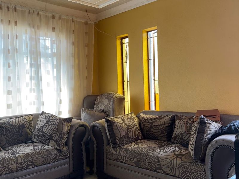 3-Bedroom Home with Spacious Yard and Future Investment Potential - Photo 5