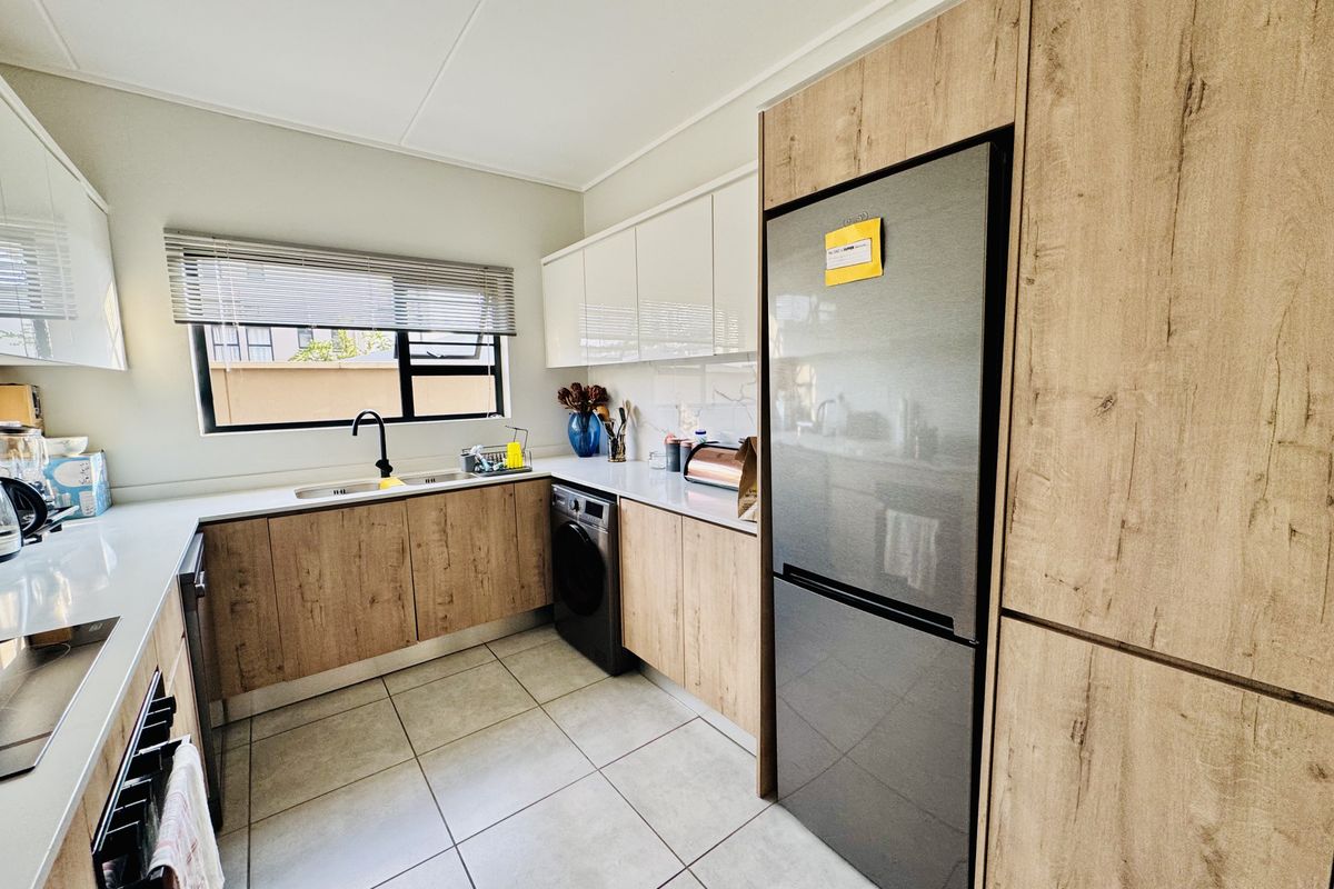 Modern 3-Bedroom Ground Floor Apartment in Munyaka Lifestyle Estate, Waterfall City, Midrand - Photo 2