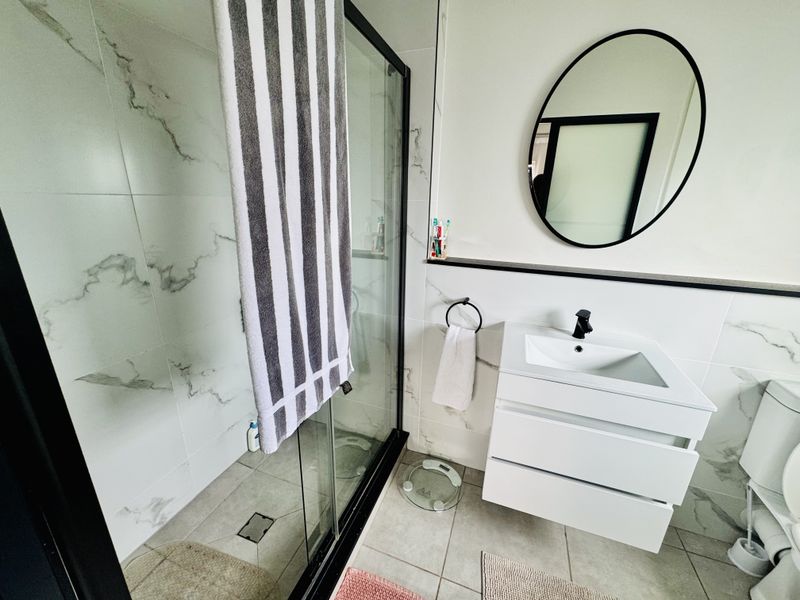 Modern 3-Bedroom Ground Floor Apartment in Munyaka Lifestyle Estate, Waterfall City, Midrand - Photo 9