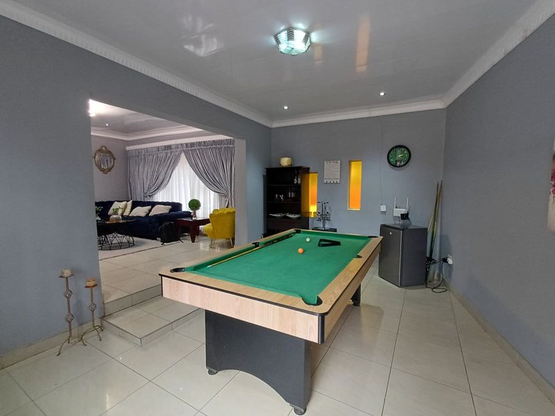 All You Need In A House Under One Roof With Modern Touches. - Photo 9