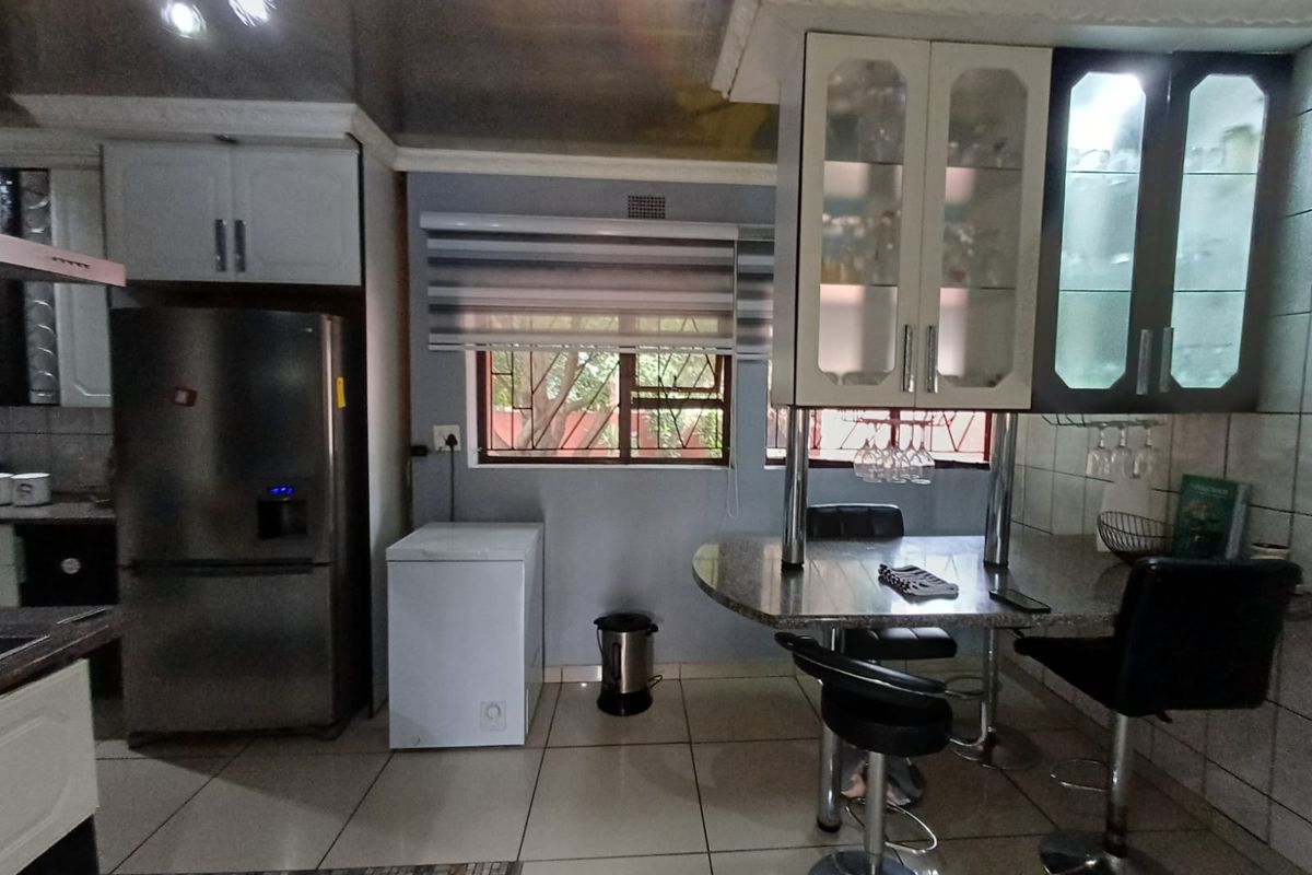 All You Need In A House Under One Roof With Modern Touches. - Photo 2